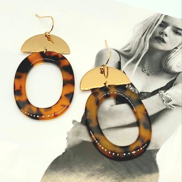 Boutique Jewelry - NWT Retro Oval Tortoise Shell Gold Half Moon Hoop Drop Earrings
